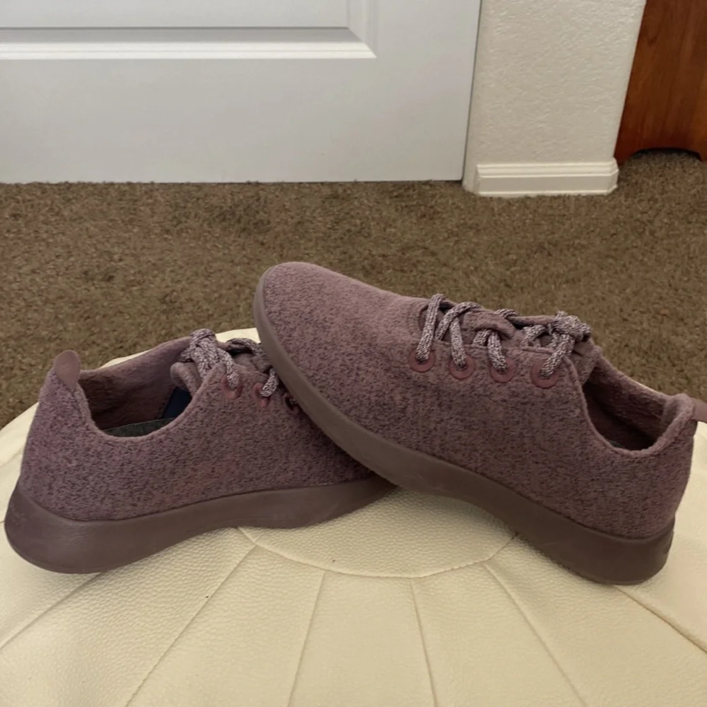 Allbirds Wool Runners in Kotare Plum with plum soles. Excellent condition!